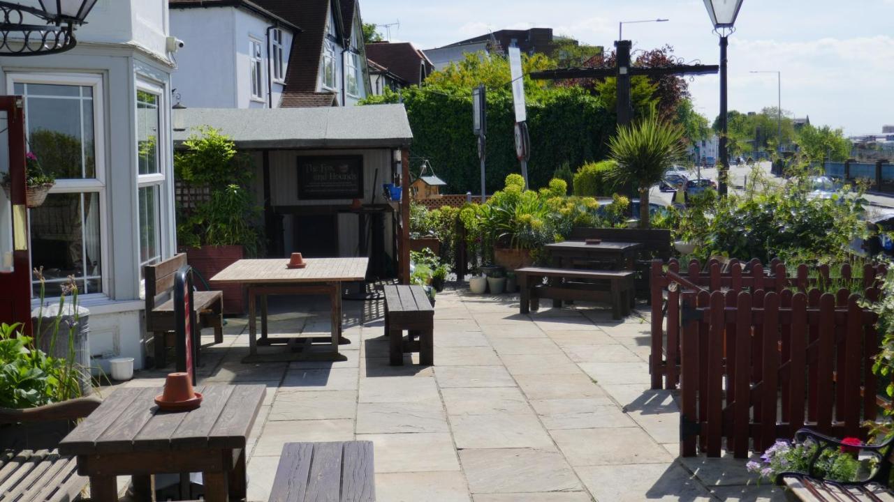 Hotel Fox & Hounds Pub Long Ditton Exterior foto